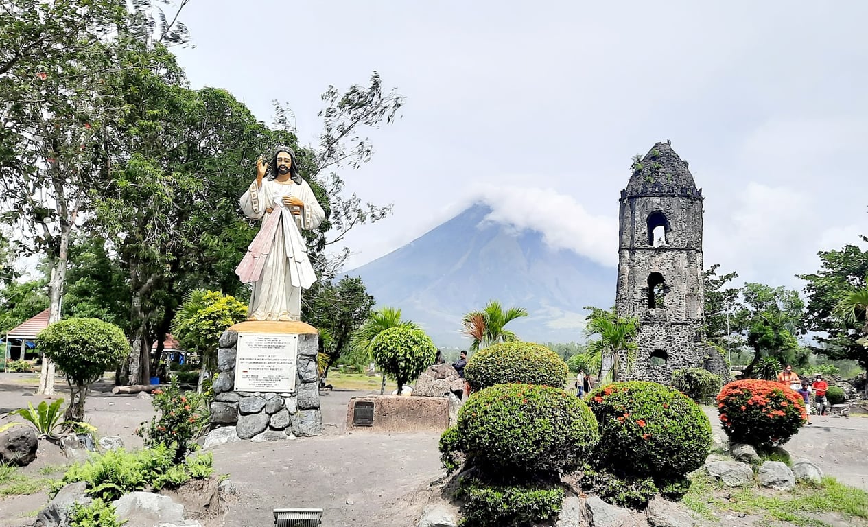 Cagsawa Ruins & Mayon View