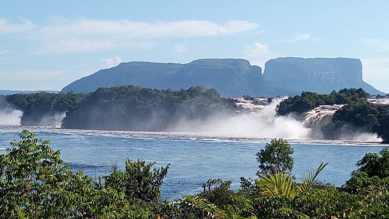 Canaima Lagoon