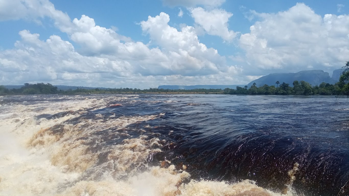 Canaima Lagoon