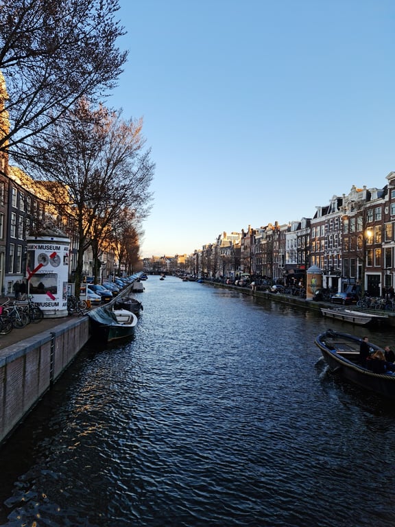 Canals & Blue Pottery Shops