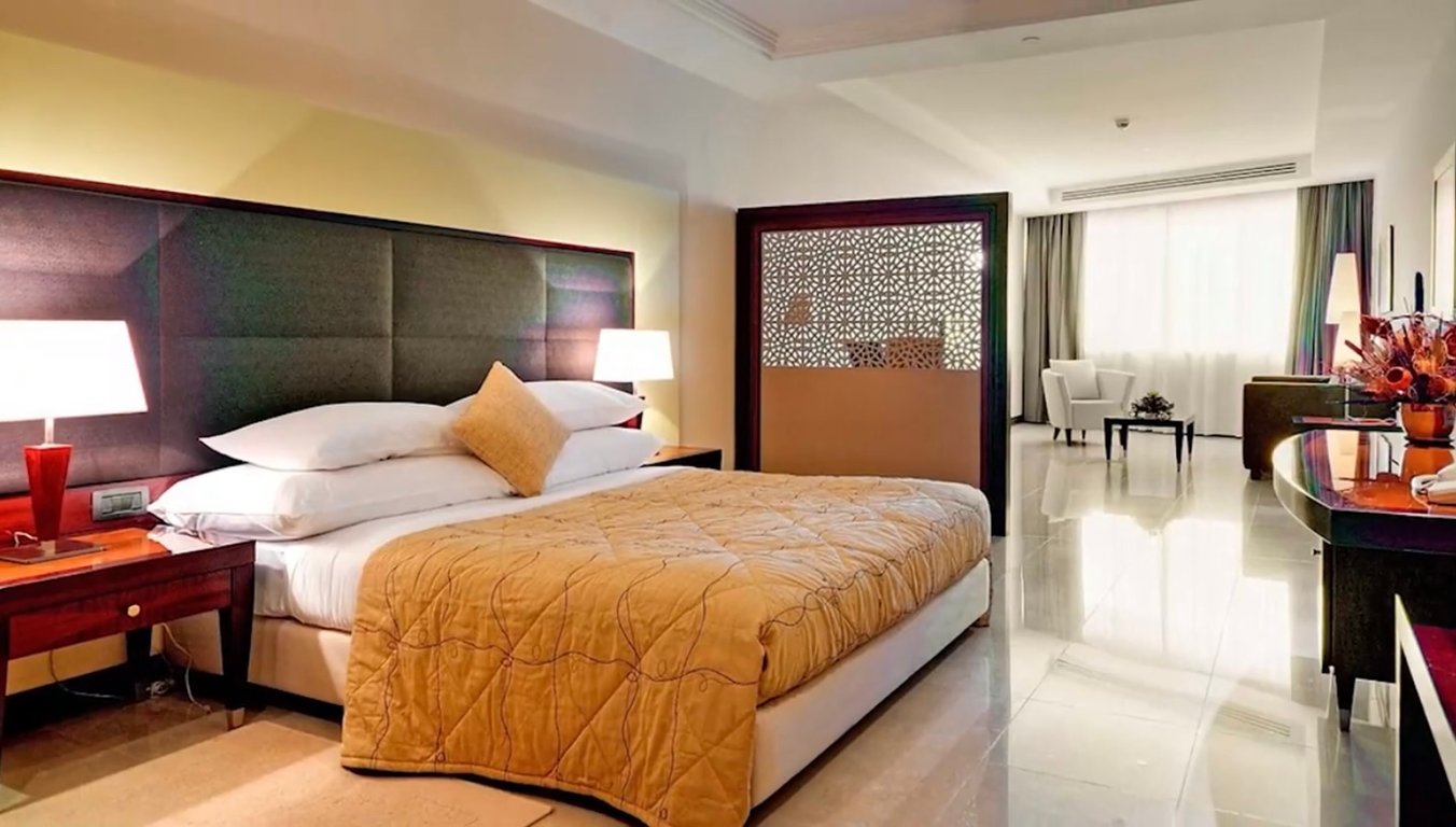 Corinthia Hotel