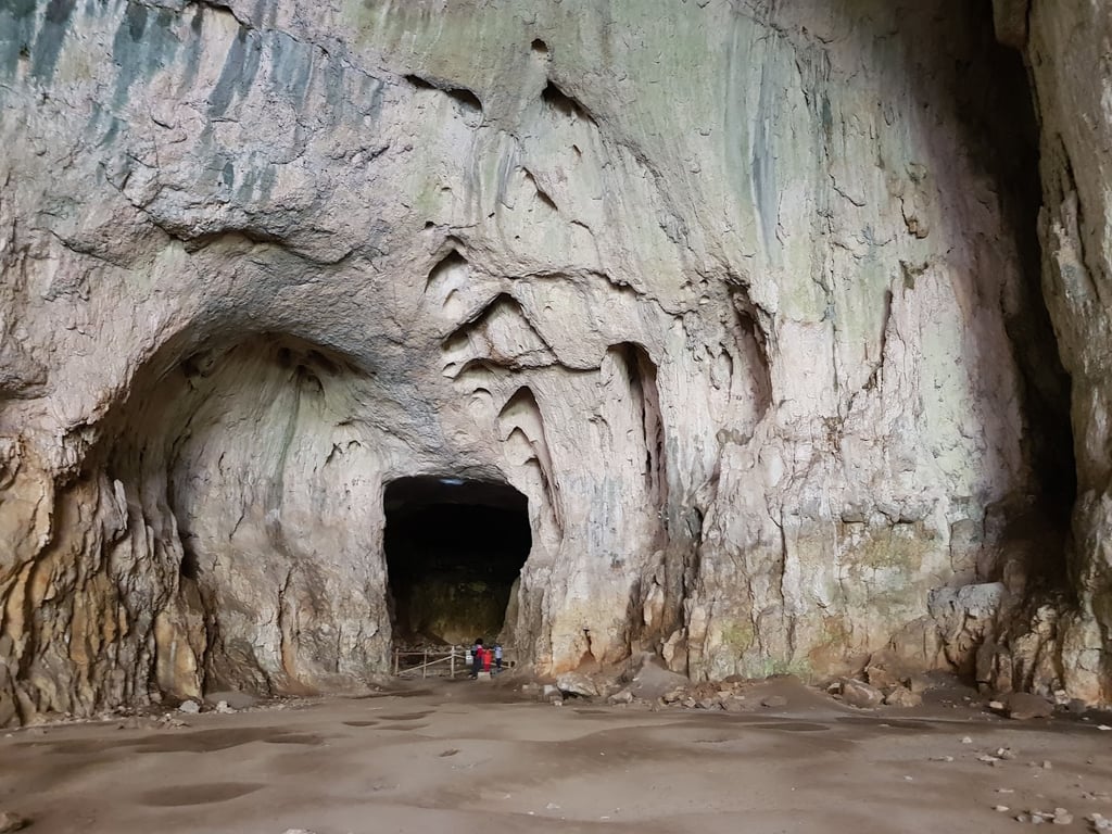Devetashka Cave