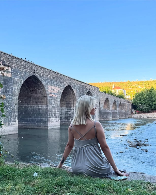 On Gözlü Köprü