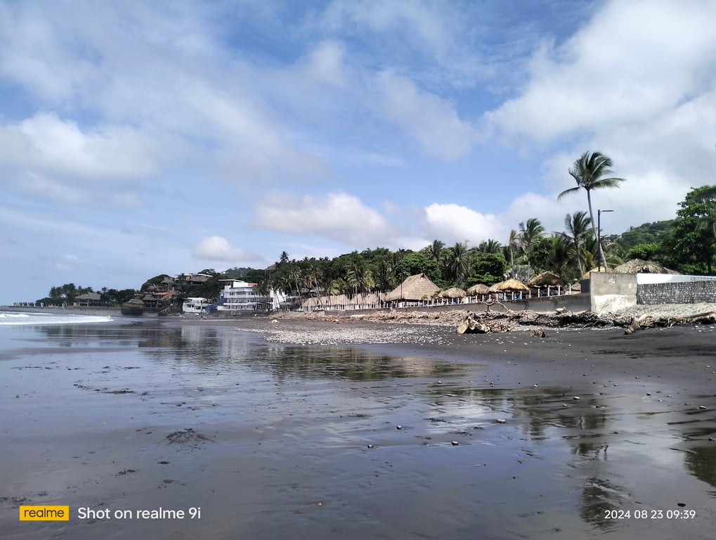 El Tunco Beach