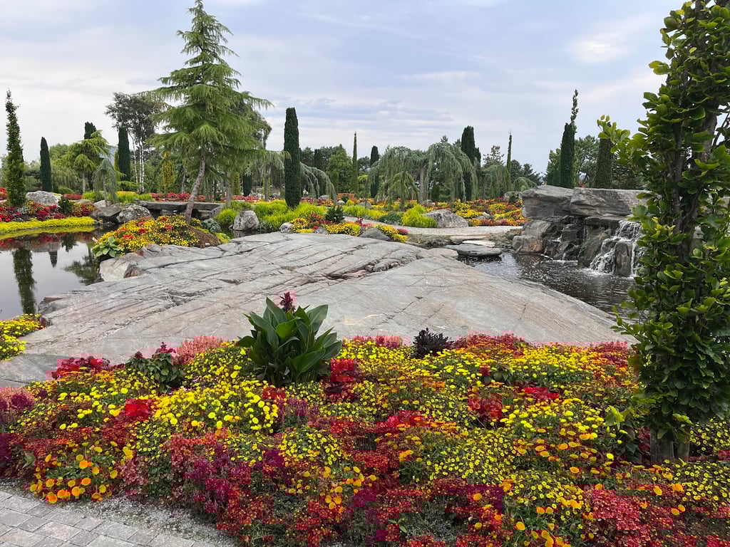 Flor & Fjære Gardens