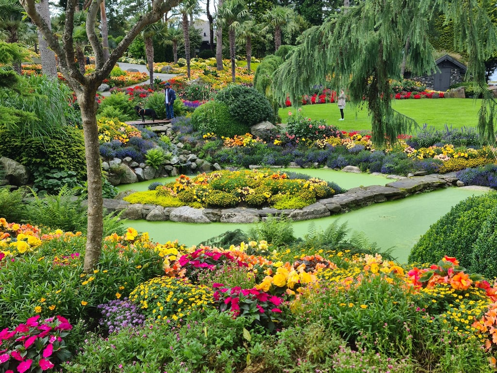Flor & Fjære Gardens