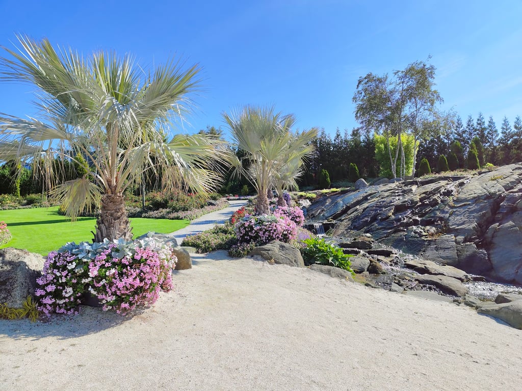 Flor & Fjære Gardens