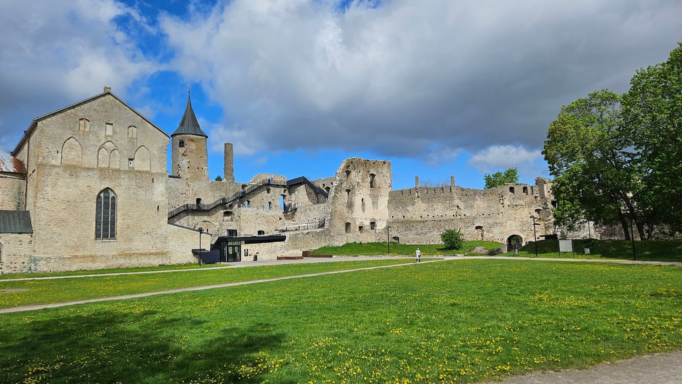 Haapsalu Castle & Promenade