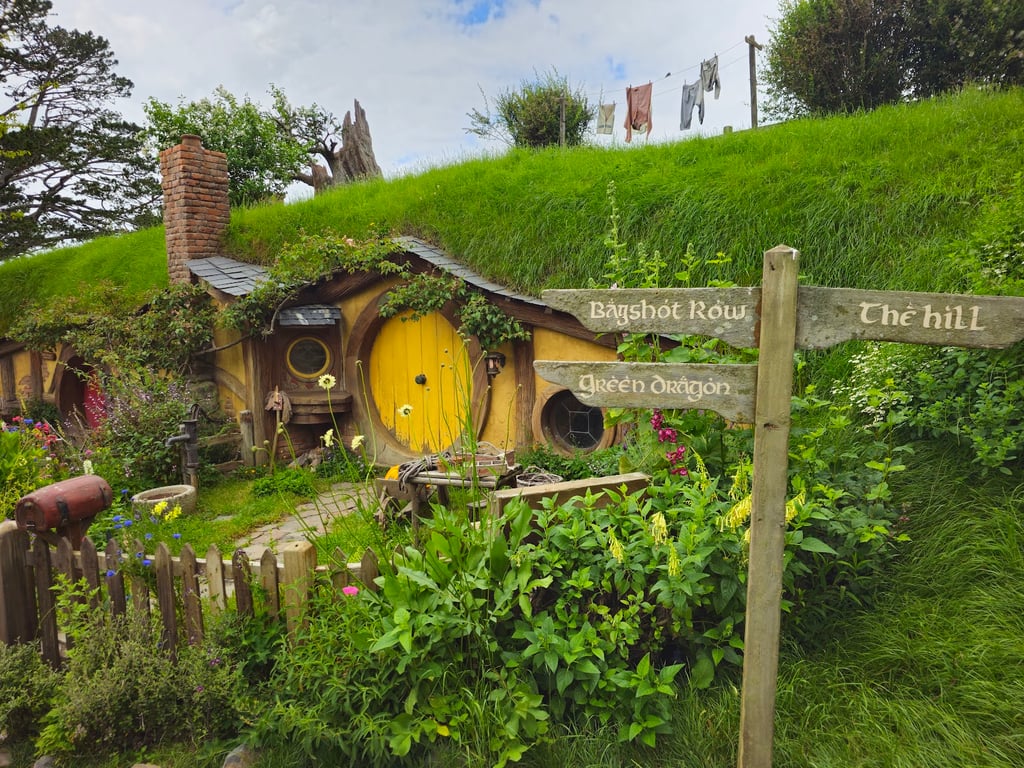 Hobbiton Movie Set