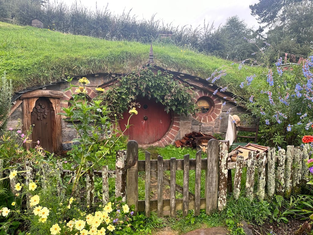 Hobbiton Movie Set