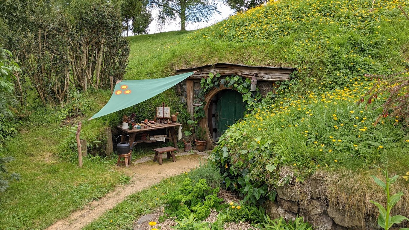 Hobbiton Movie Set