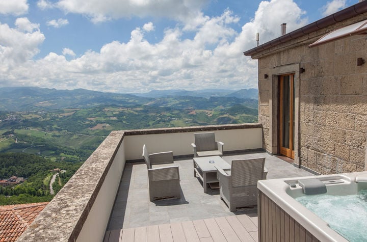 Hotel Titano
