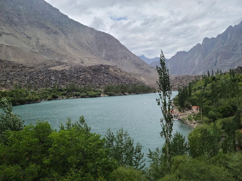Kachura Lakes