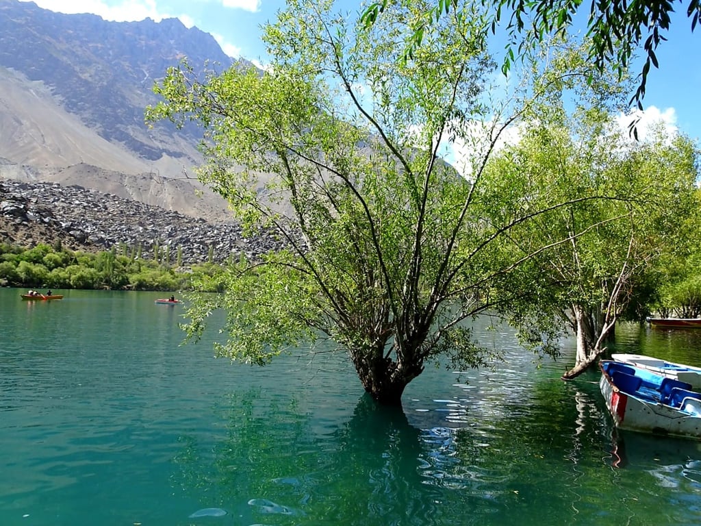 Kachura Lakes