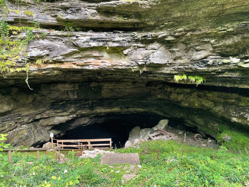 Hidden River Cave and American Cave Museum