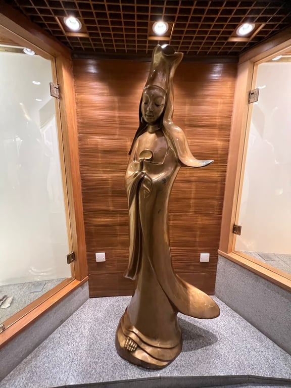 Kun Iam Statue