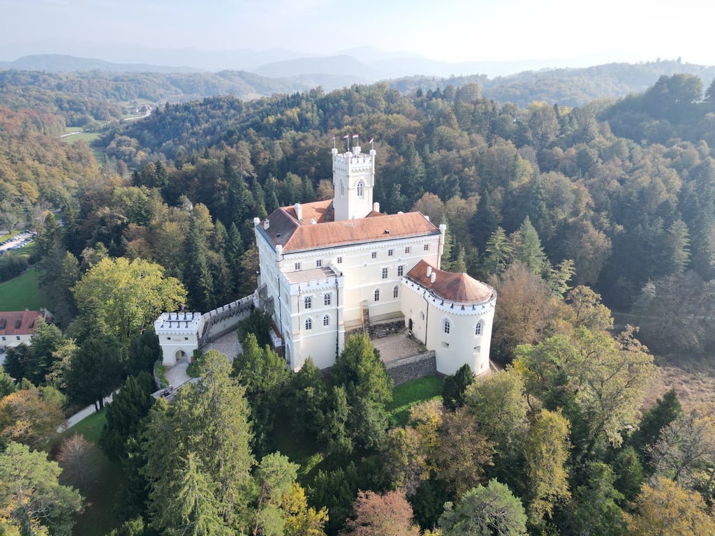 Lakeside Trakošćan Castle
