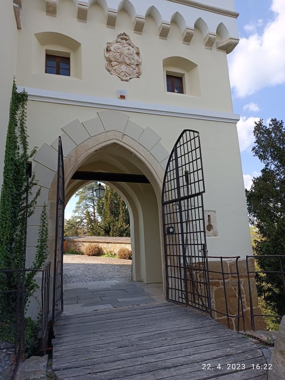 Lakeside Trakošćan Castle