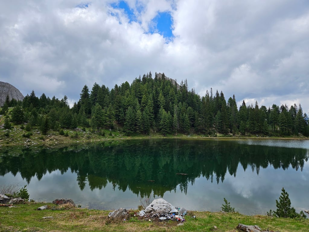 Liqenat Lakes