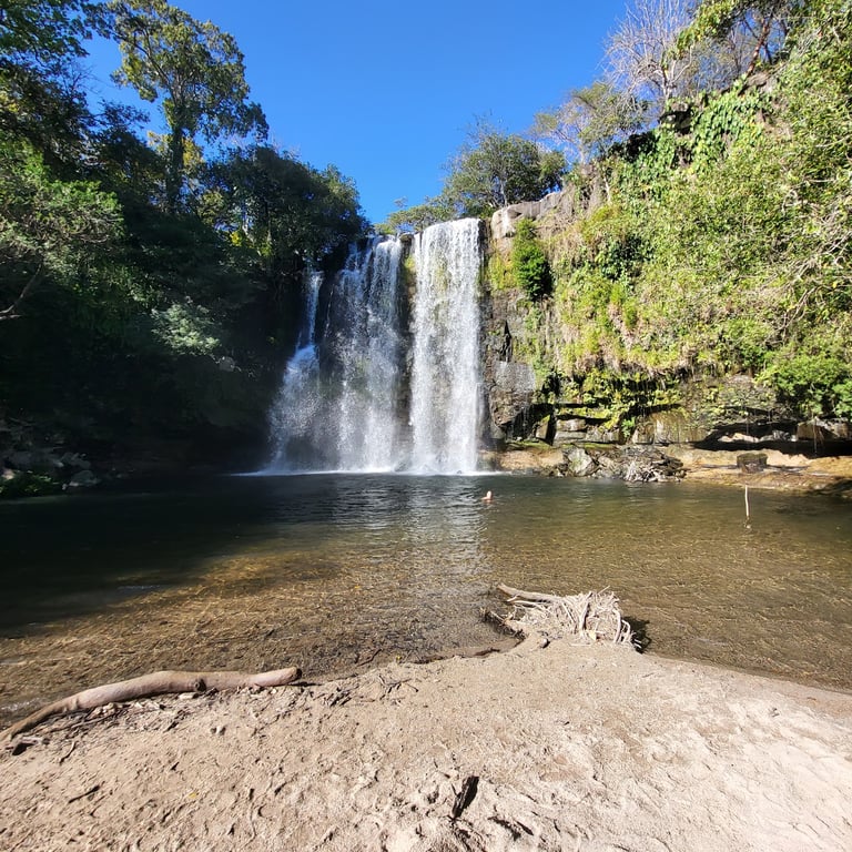 Llanos de Cortés Waterfall