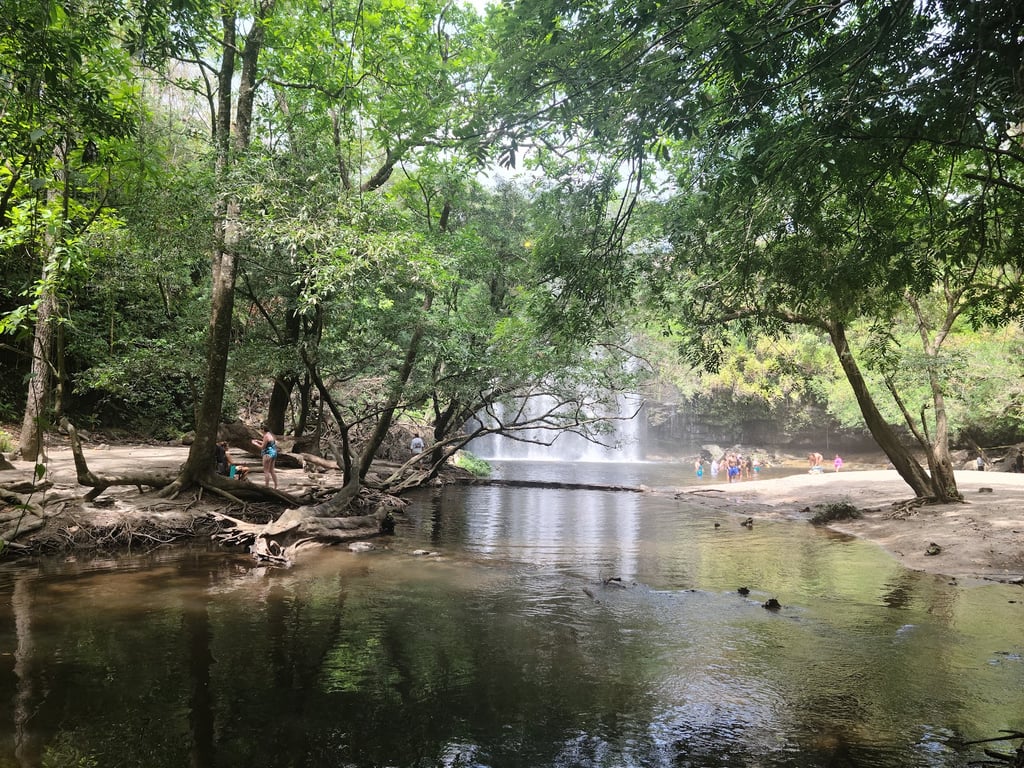 Llanos de Cortés Waterfall