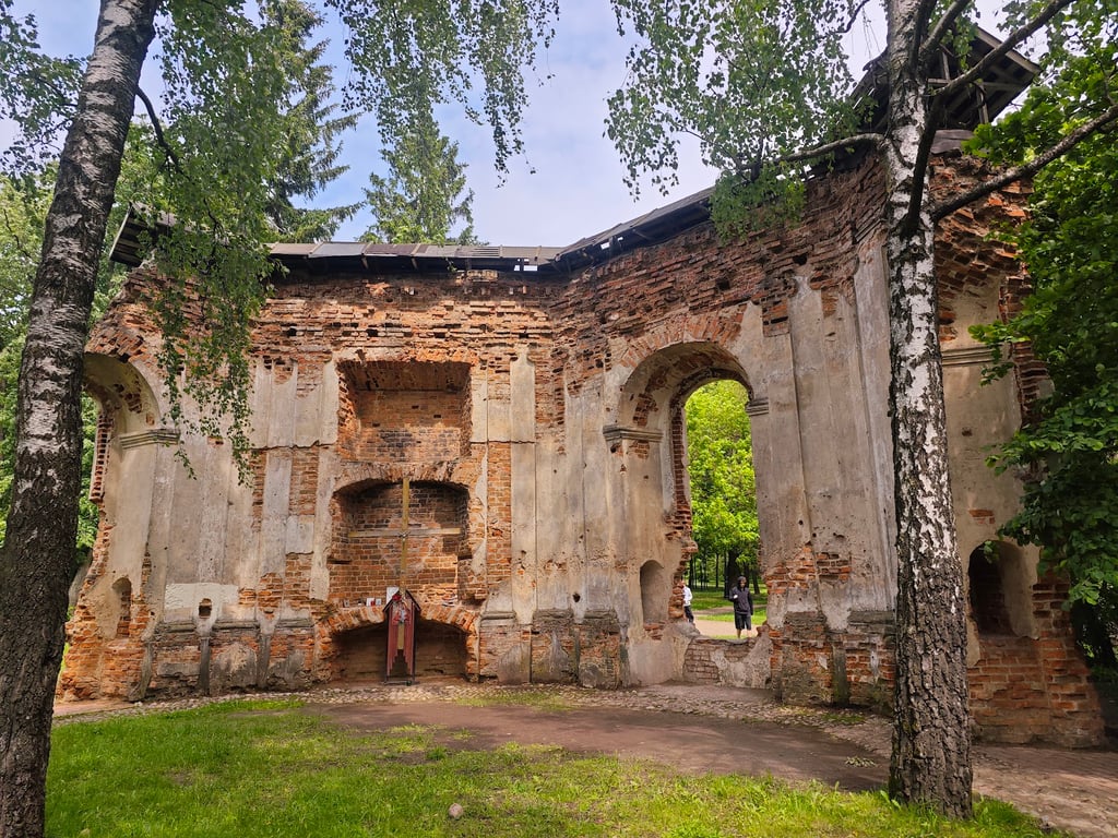 Loshitsa Park Manor & Pond