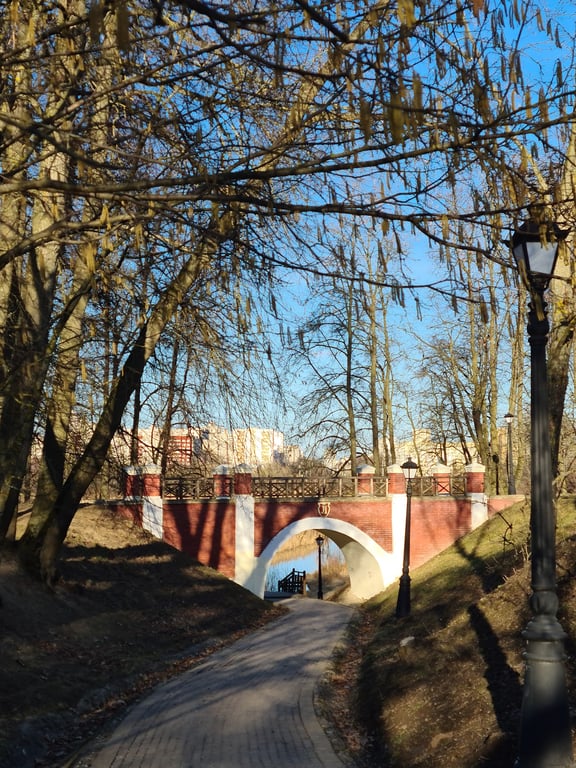 Loshitsa Park Manor & Pond