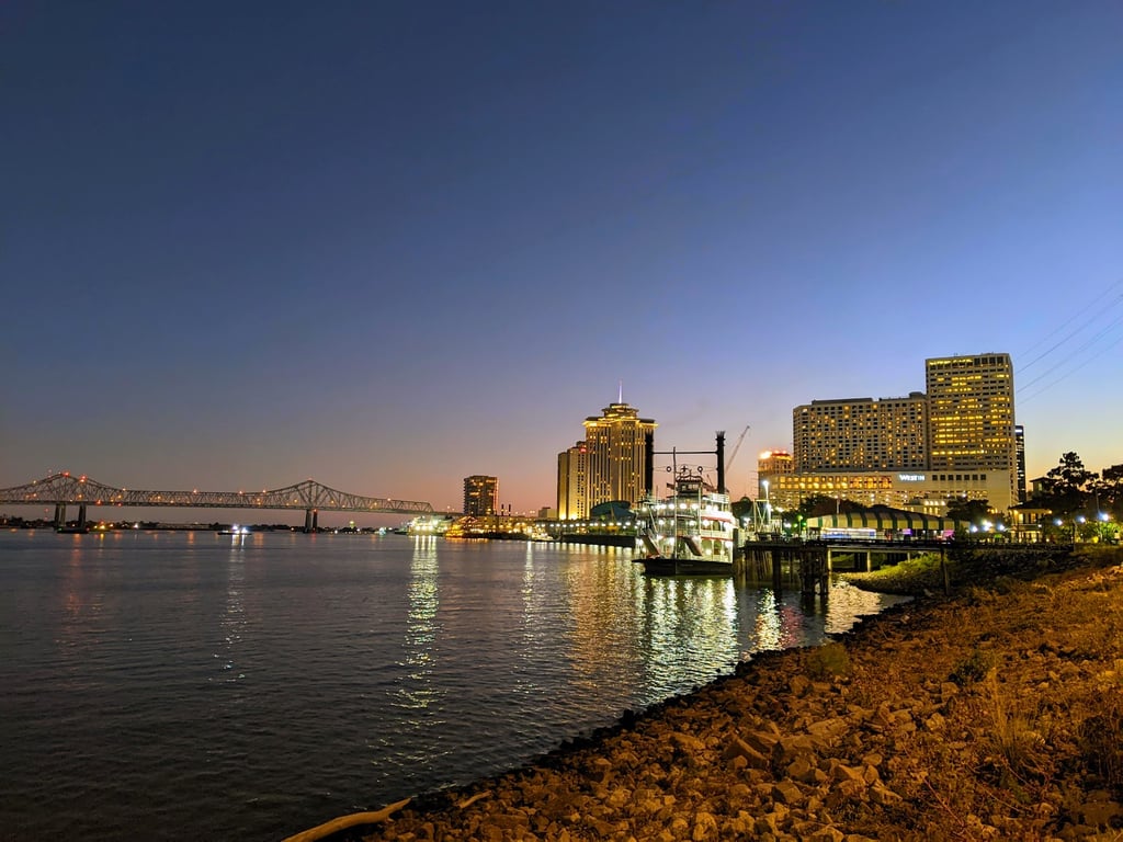 Moonwalk & Mississippi Riverfront