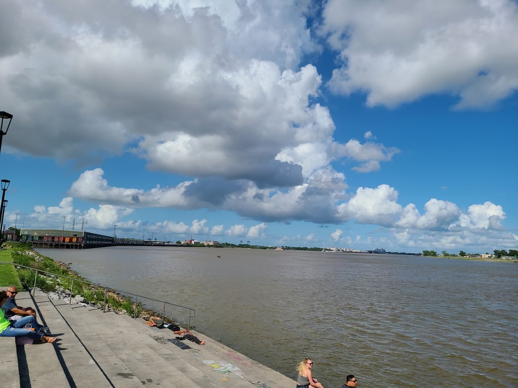 Moonwalk & Mississippi Riverfront