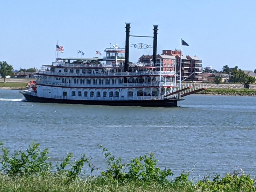 Moonwalk & Mississippi Riverfront