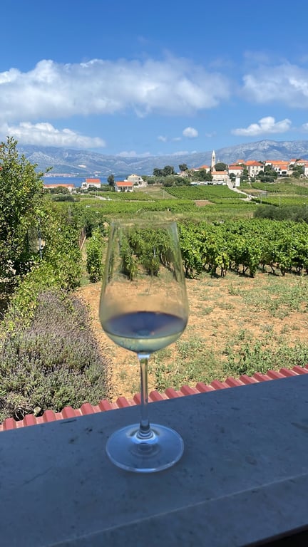 Lumbarda Vineyards & Sandy Coves