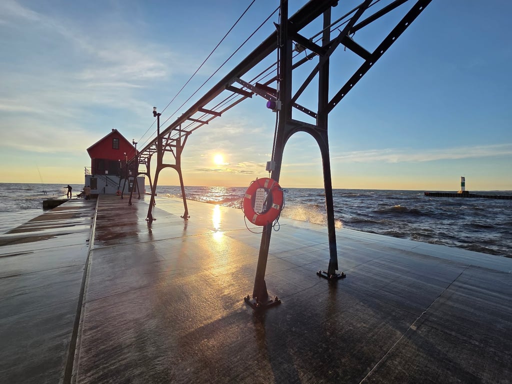 Grand Haven Pier Lighthouse