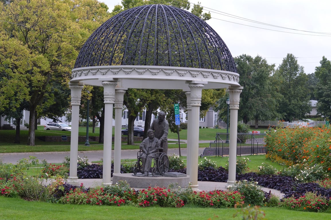Munsinger & Clemens Gardens
