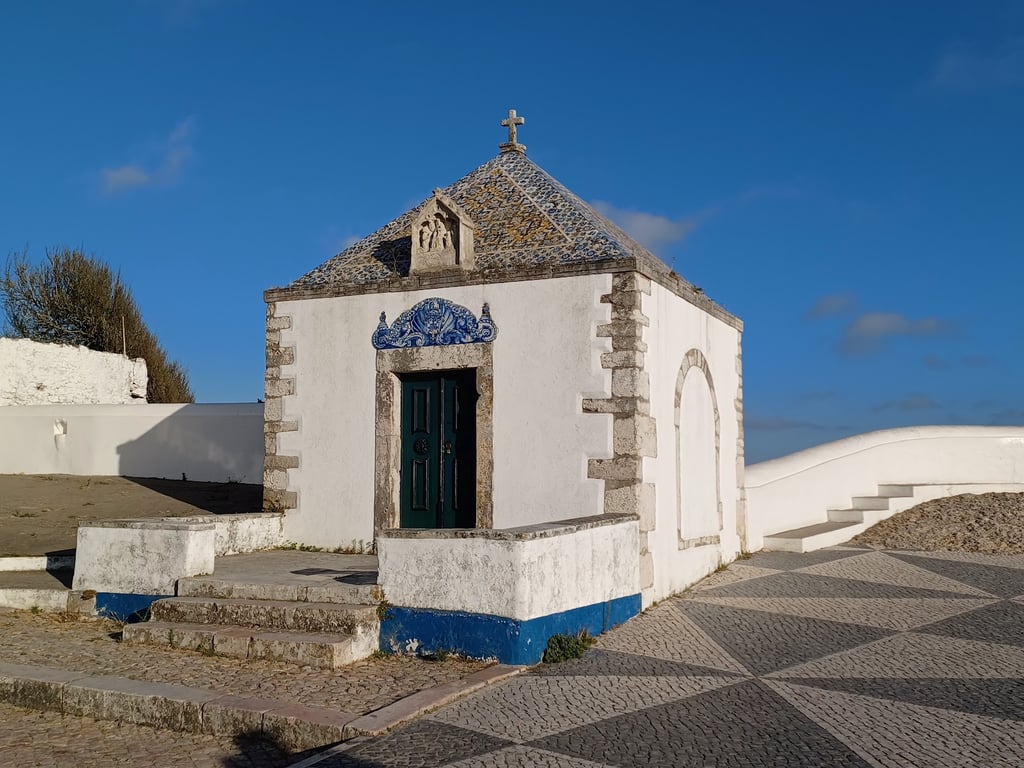 Miradouro do Suberco Clifftop Wave View