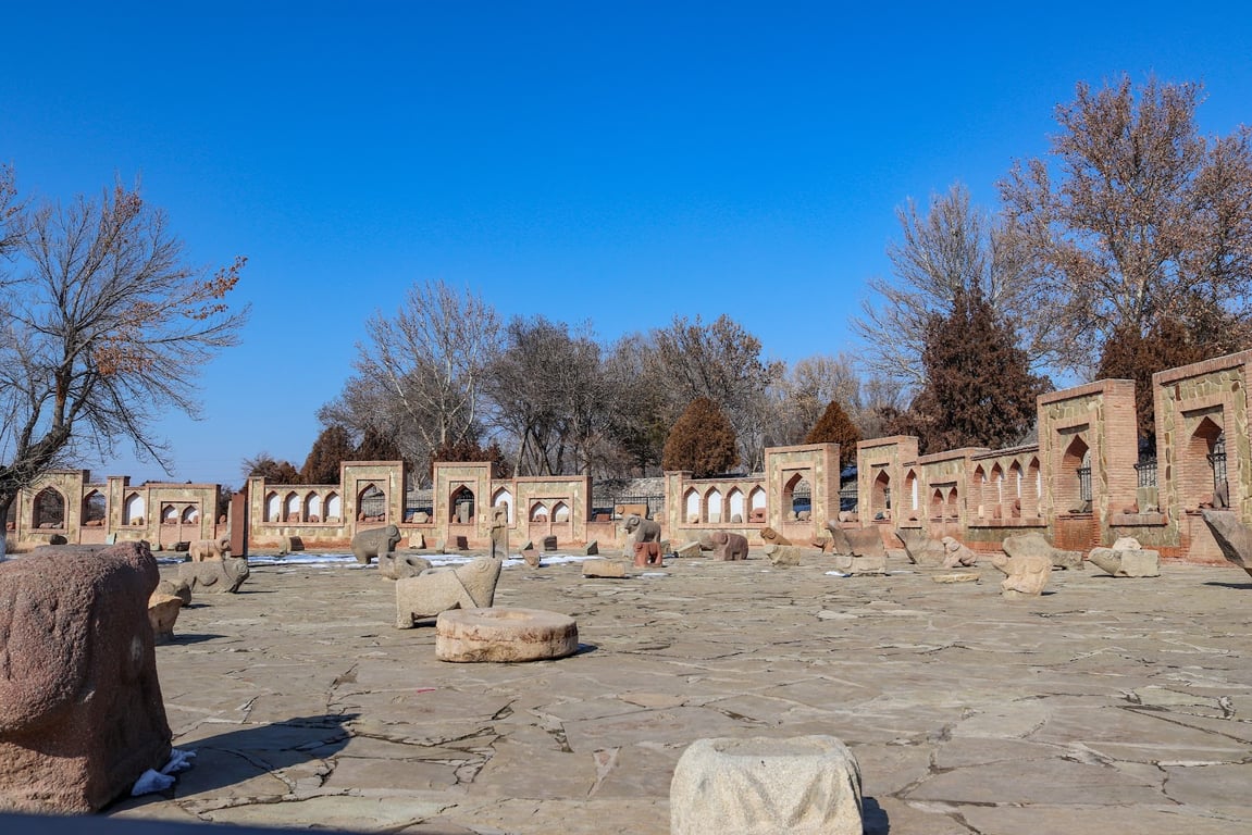 Momine Khatun Mausoleum