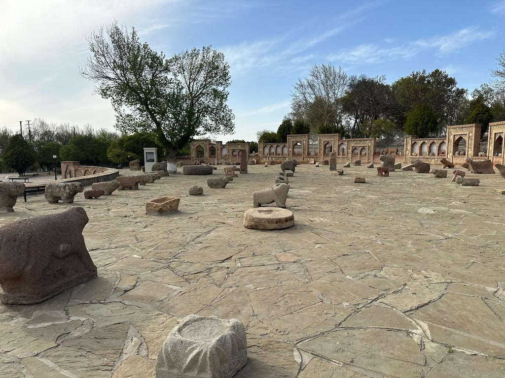 Momine Khatun Mausoleum