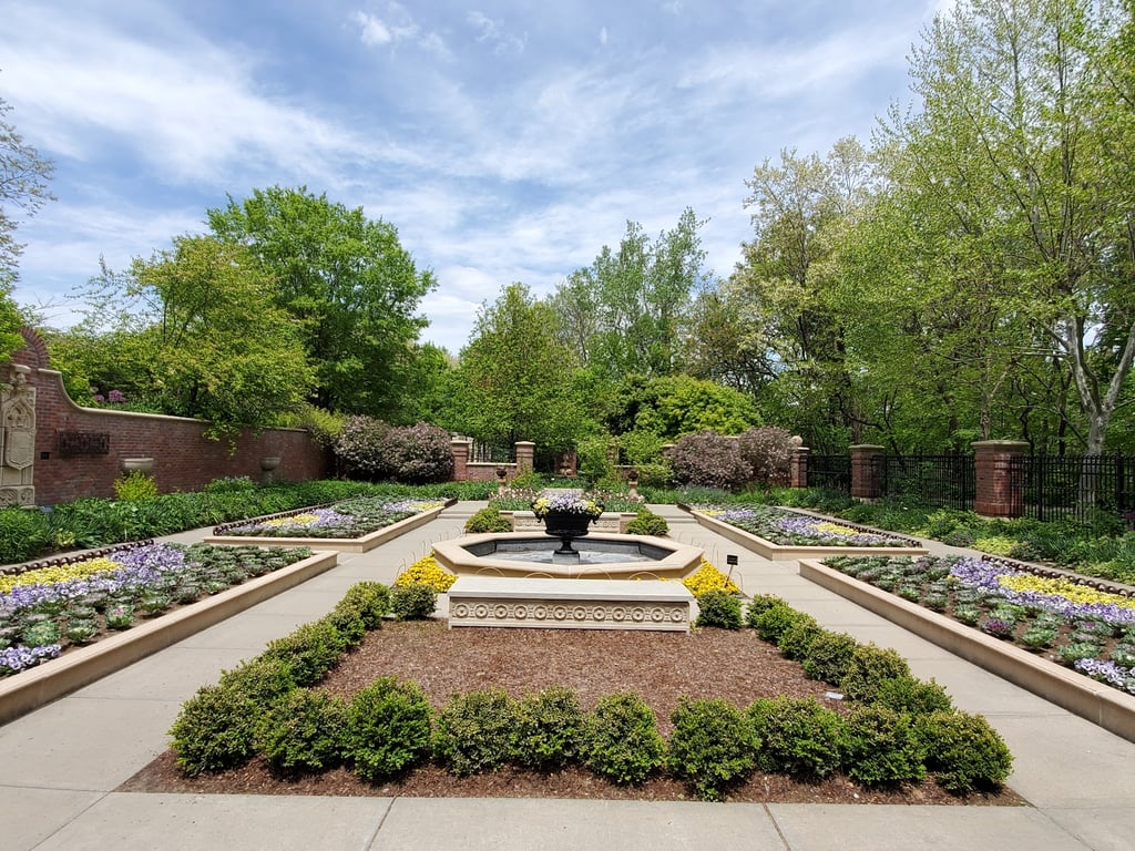 Lauritzen Gardens