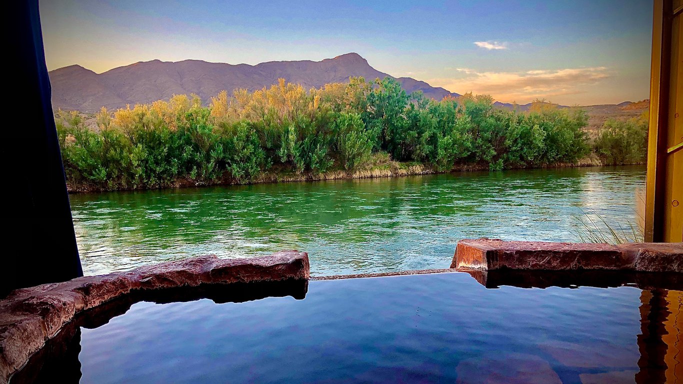 Riverbend Hot Springs