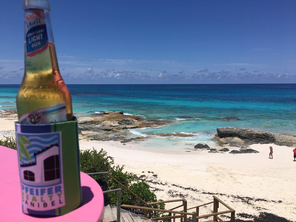 Nipper’s Beach Bar & Grill