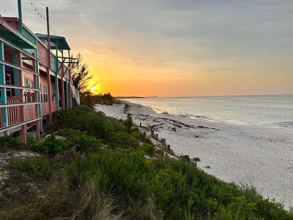 Nipper’s Beach Bar & Grill