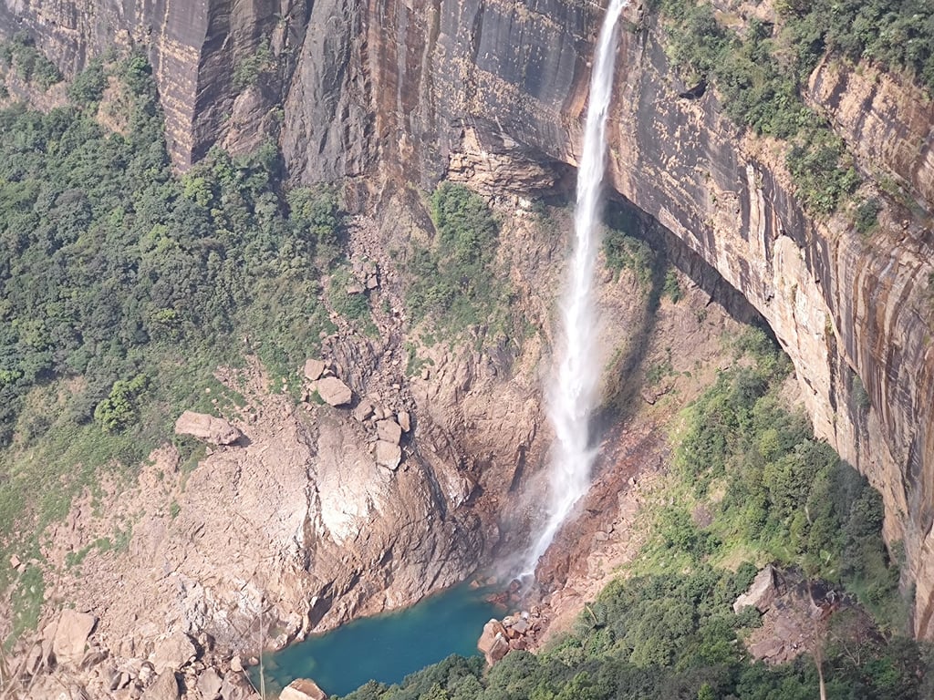 Nohkalikai Falls