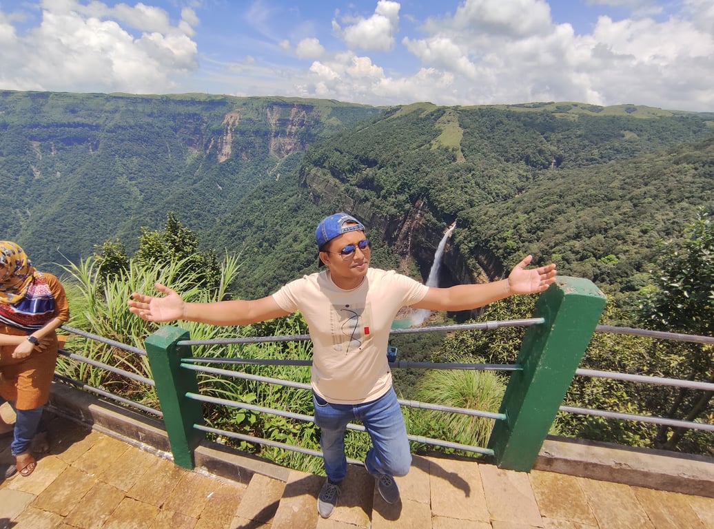 Nohkalikai Falls