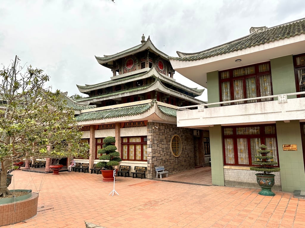 Nui Sam Ba Chua Xu Temple