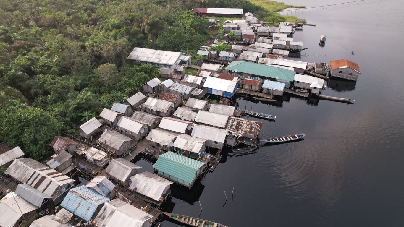 Nzulezo Stilt Village