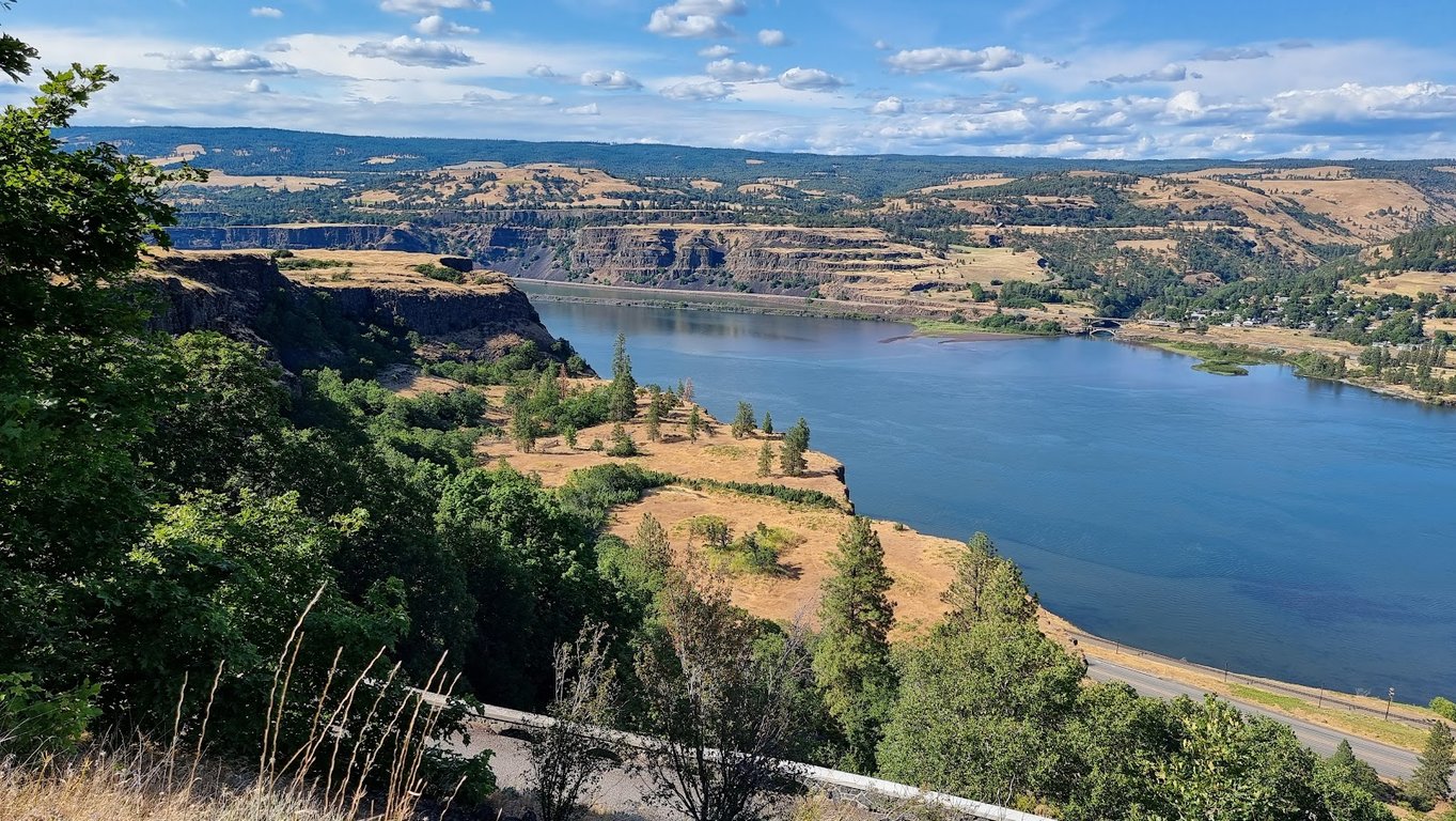 Rowena Crest Viewpoint