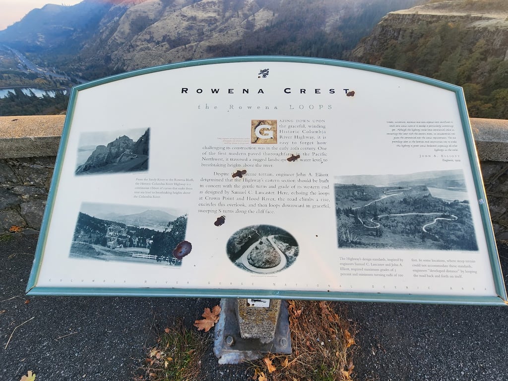 Rowena Crest Viewpoint