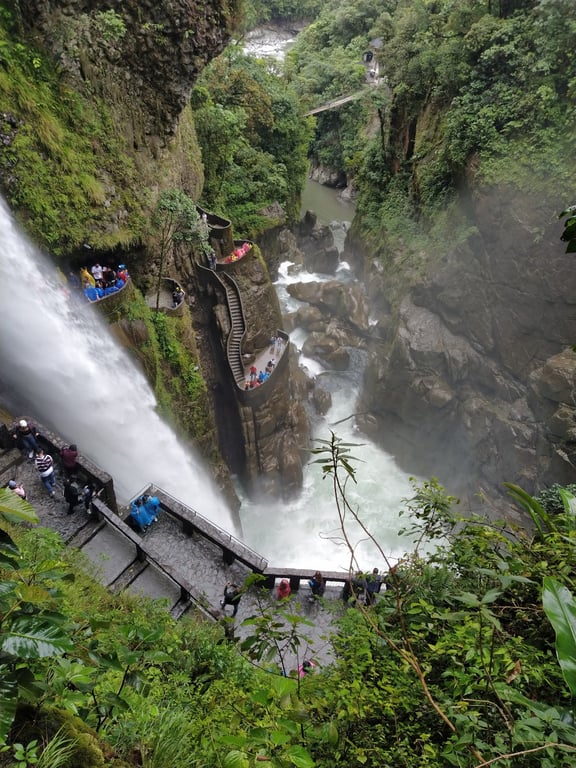 Pailón del Diablo Waterfall