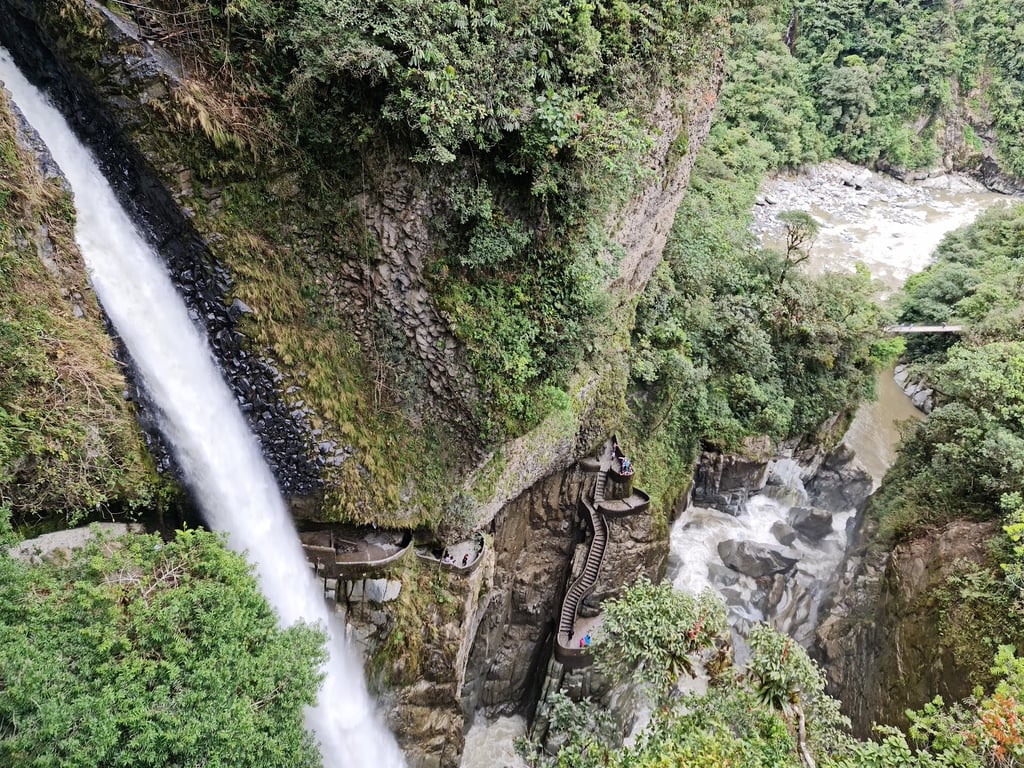 Pailón del Diablo Waterfall