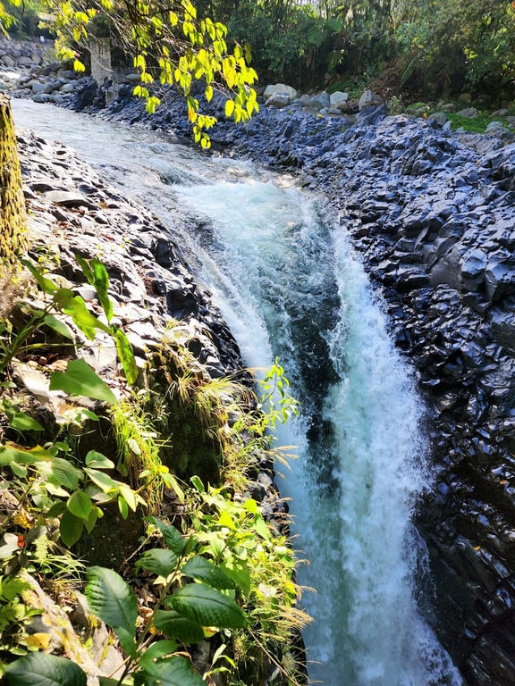 Pailón del Diablo Waterfall