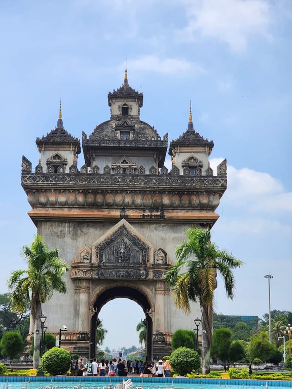 Patuxai Monument